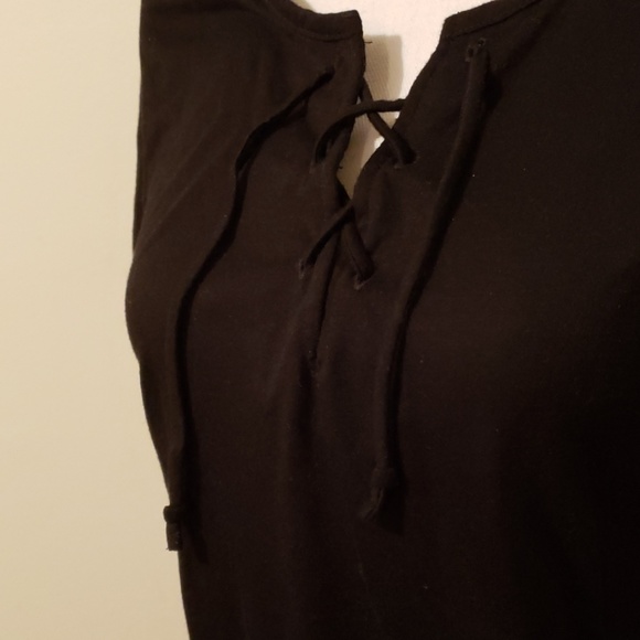Black tee with tie front - Picture 2 of 5